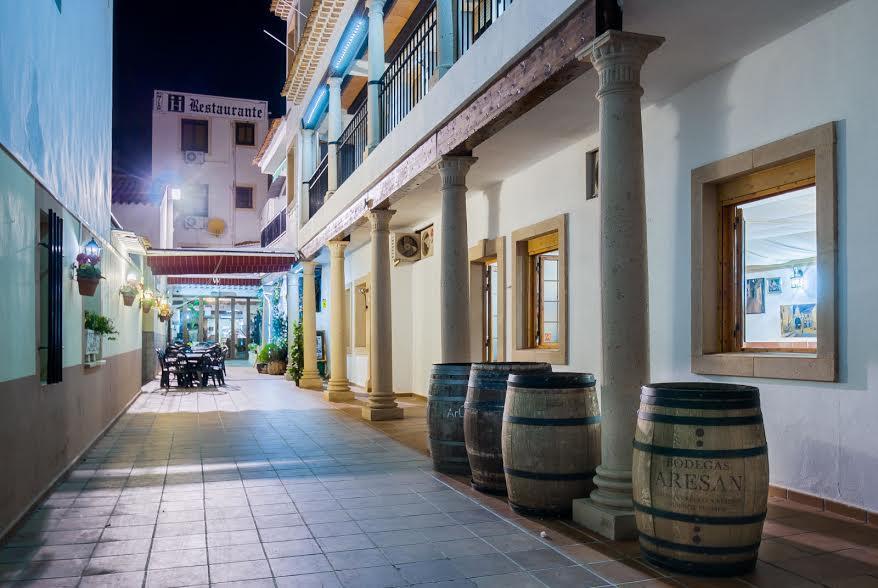 Hostal Nuevo Milan I Сан-Клементе Экстерьер фото